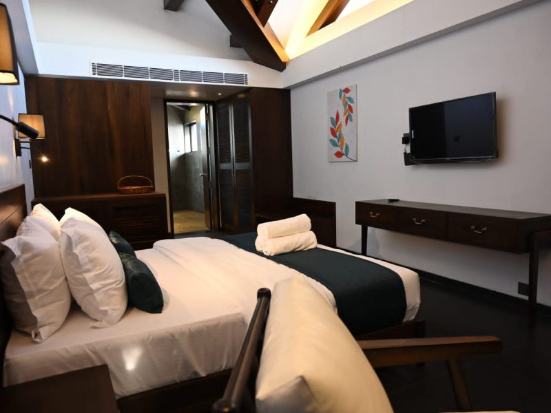 Emperor Suite With Valley View With Jacuzzi Vee Resort Mahabaleshwar