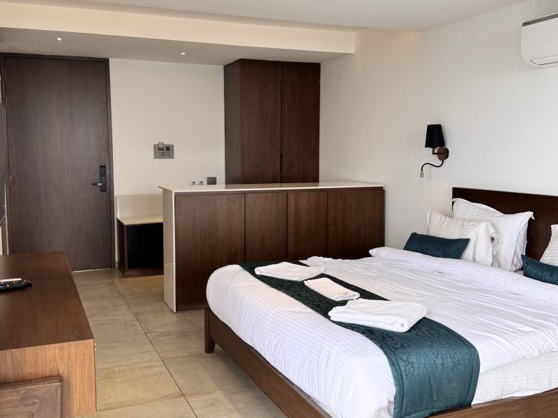 Emperor Suite With Mountain View Private Pool And Jacuzzi Vee Resort (Mahabaleshwar)